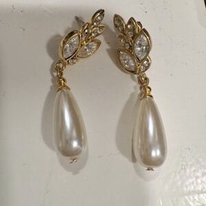 Vintage Pearl drop earrings.